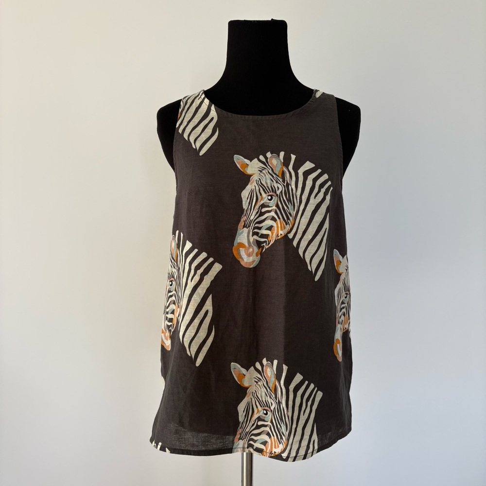 LAS SURENAS grey and white cotton linen zebra top. SizZebra Print Sleeveless Top